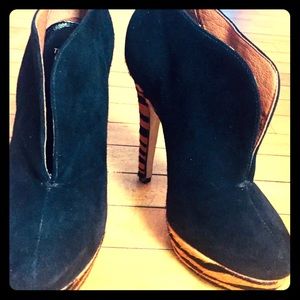 NWOT tiger heels and black suede 5 inch size 6.5